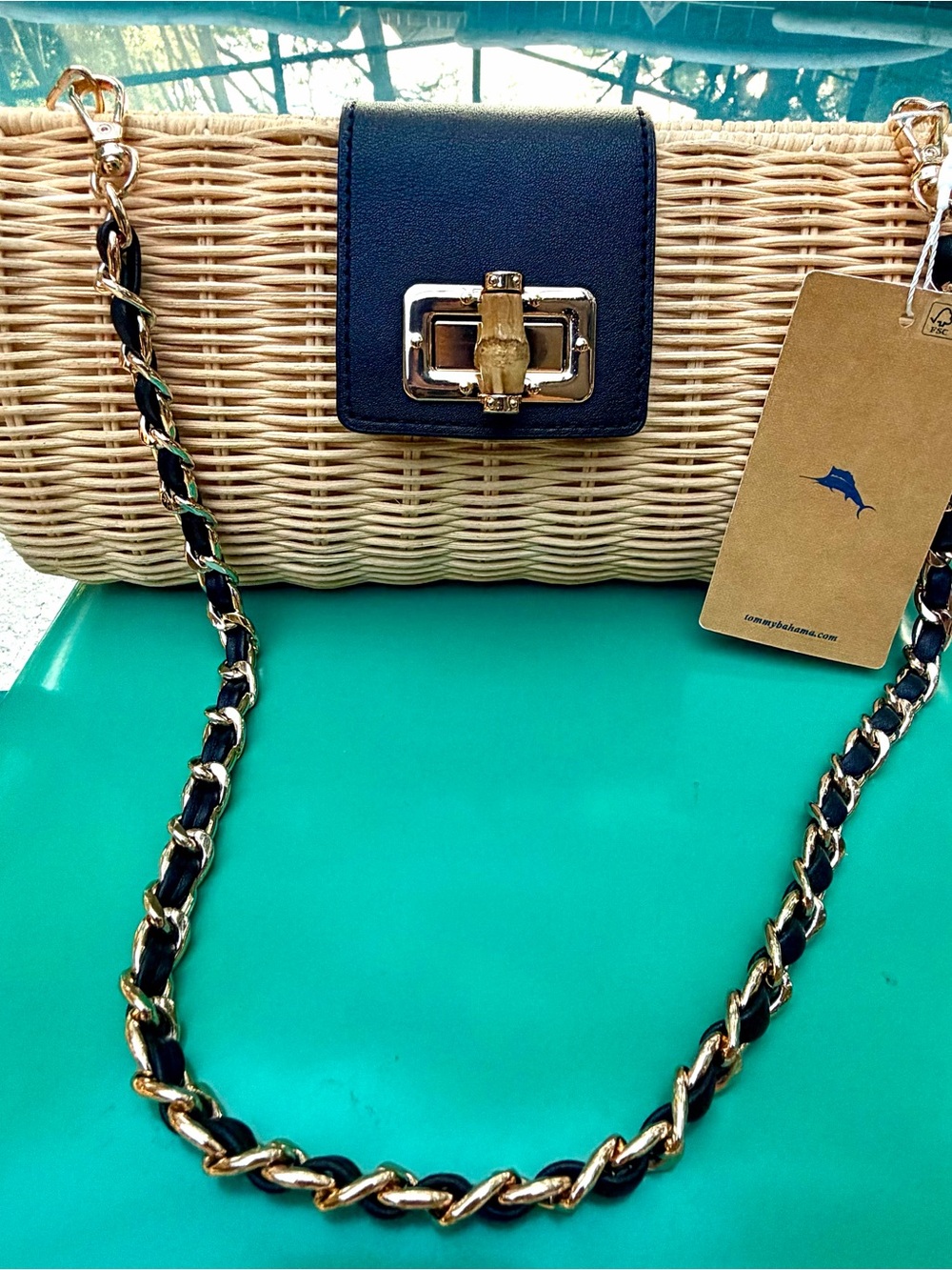 NWT Tommy Bahama woven natural wicker shoulder bag with gold and black accents👜